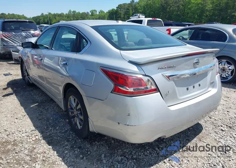 2015 Nissan Altima 2.5 S z USA, uszkodzony, nr VIN 1N4AL3AP7FC581552